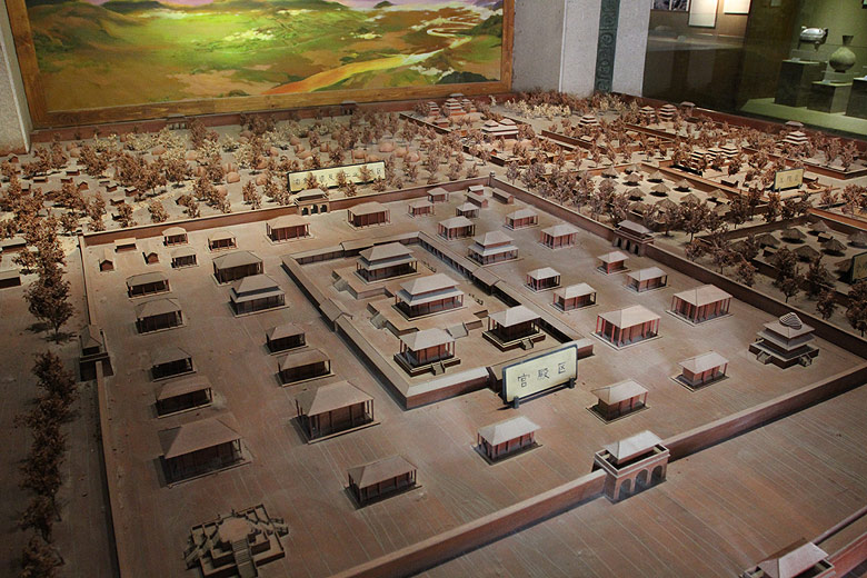Лоян, Музей Императорских Повозок (Luoyang, Museum of Luoyang Eastern Zhou Royal Horse and Chariot Pits)