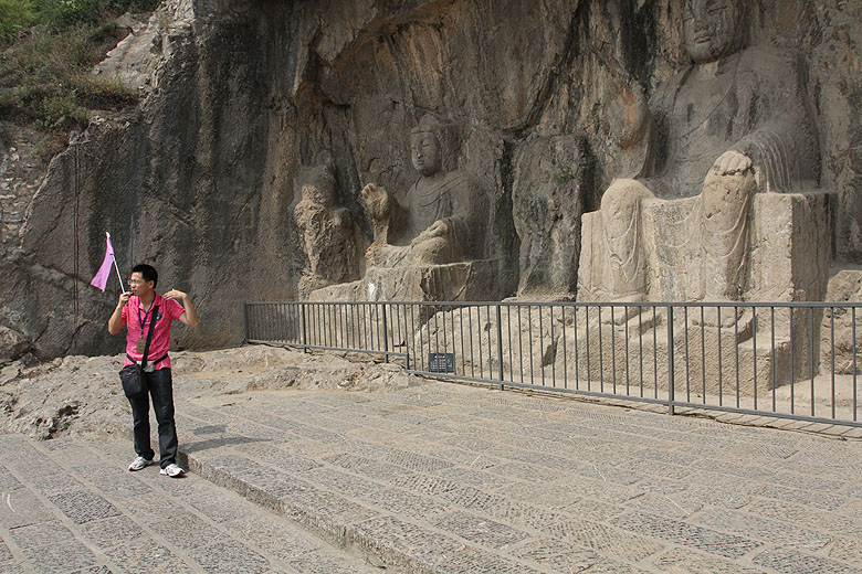 Фото. Гид у Ниши Трех Будд Моя