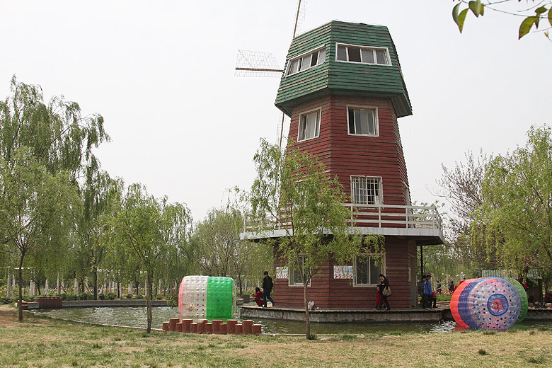Лоян, Лоянский Сад Тюльпанов и Пионов (Luoyang, Tulip and Peony Garden)