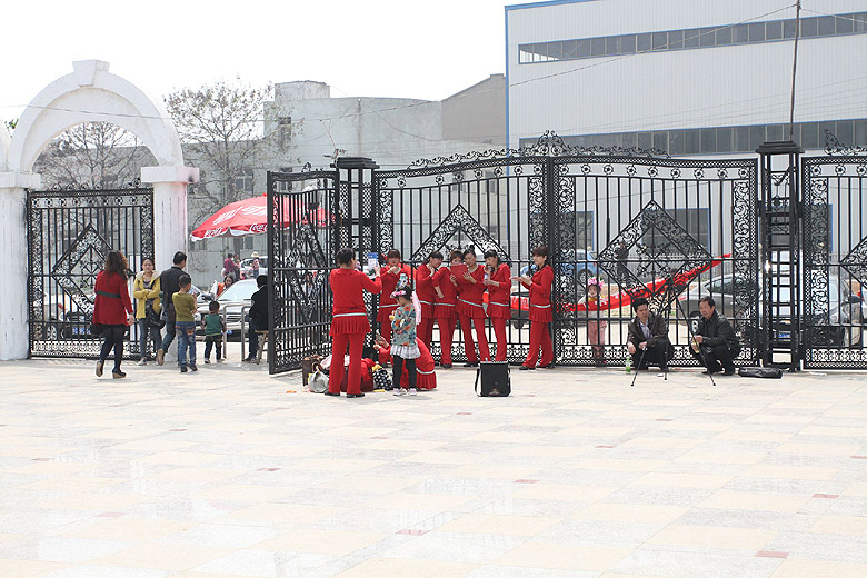Лоян, Лоянский Сад Тюльпанов и Пионов, Западные Ворота в Сад (Luoyang, Tulip and Peony Garden, West Gate to the Garden)