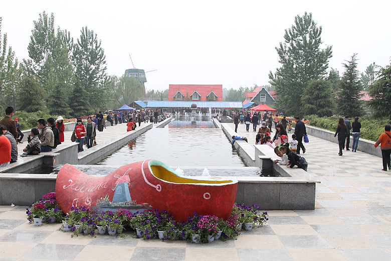 Лоян, Лоянский Сад Тюльпанов и Пионов (Luoyang, Tulip and Peony Garden)
