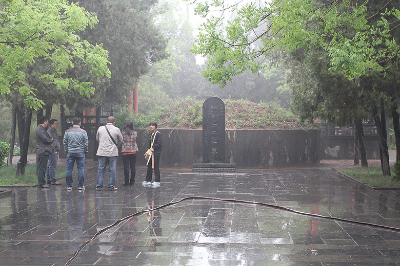 Лоян, Храм Белой Лошади, Могила Ди Жэньцзэ (Luoyang, White Horse Temple, Tomb of Di Renjie)