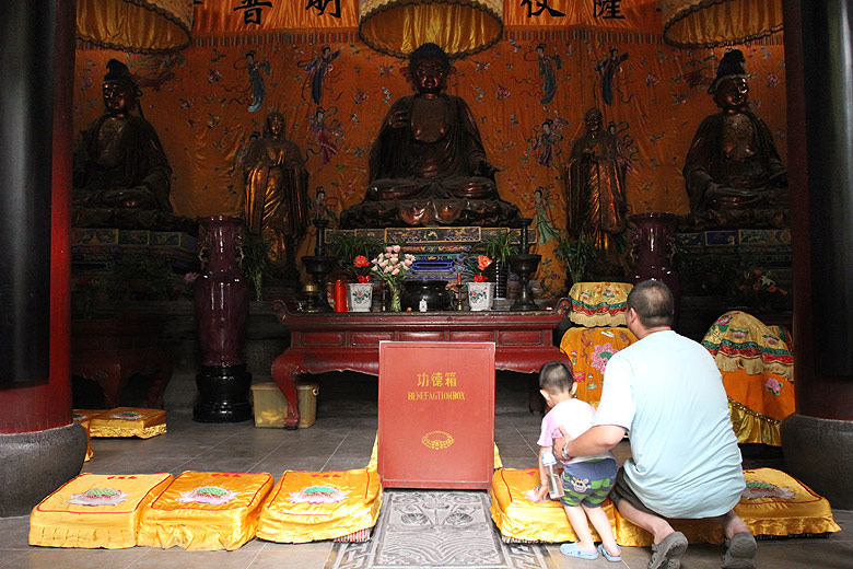 Лоян, Храм Белой Лошади, Зал Великого Будды (Luoyang, White Horse Temple, Hall of Great Buddha)