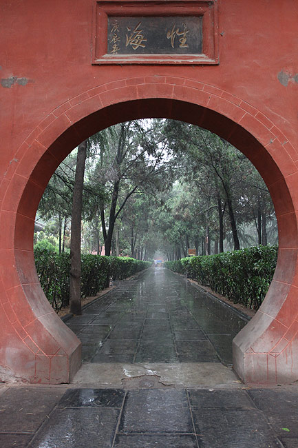 Лоян, Храм Белой Лошади, Ворота во двор Пагоды Циюнь (Luoyang, White Horse Temple, Gate to the Qiyunta Pagoda)