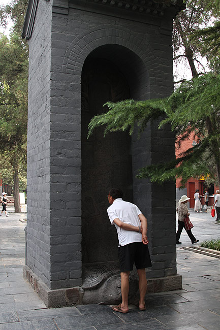 Лоян, Храм Белой Лошади, Около Главных Ворот (Luoyang, White Horse Temple, Near the Main Gate)