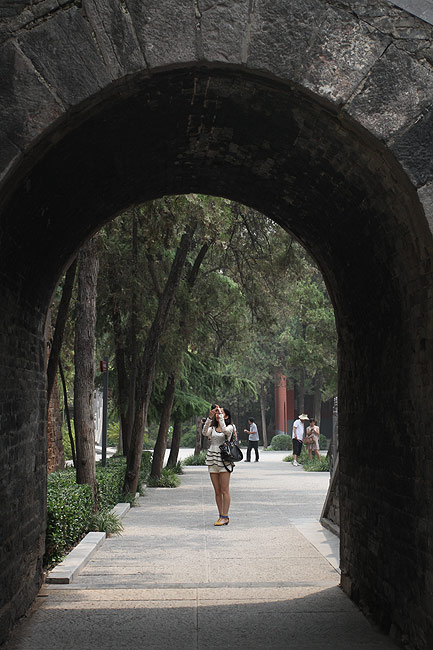 Лоян, Храм Белой Лошади, Мост к Прохладной Террасе (Luoyang, White Horse Temple, Bridge to the Cool and Clear Terrace)